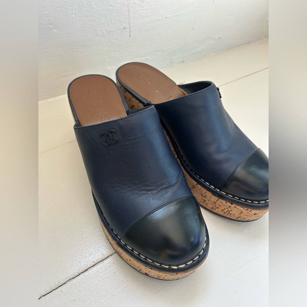 CHANEL Black and Navy Leather Clogs - Picture 5 of 13